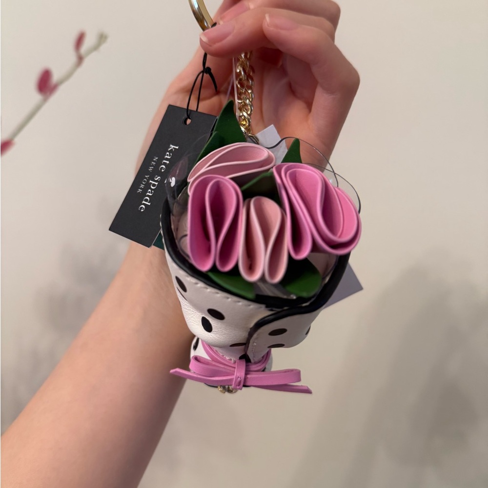 KATE SPADE Novelty 3D FLORA FLOWER BOUQUET KEYCHAIN BAG CHARM - Picture 10 of 10